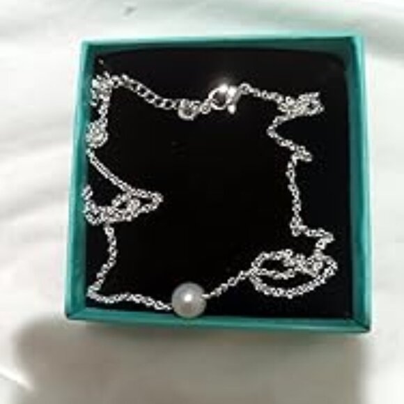 Neiman Marcus 14k Silver Plated Dainty Large Pearl Necklace - Picture 4 of 6